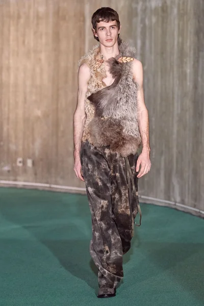 Look 29